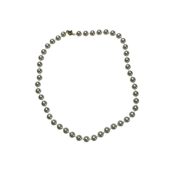 Vintage Faux Pearl Choker Necklace with Gold-Tone Clasp, Classic Elegant Jewelry - Picture 2 of 8